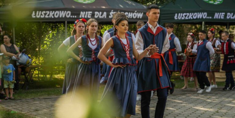 Wyjątkowe dożynki w Łuszkowie. Burmistrz częstował chlebem