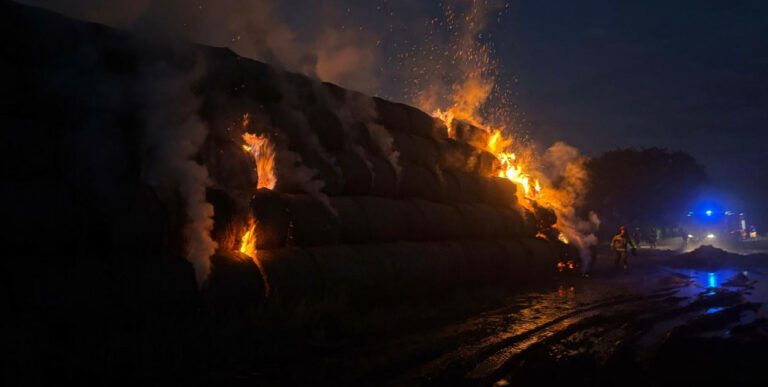 Pożar balotów słomy w Bystrzku. Możliwe podpalenie