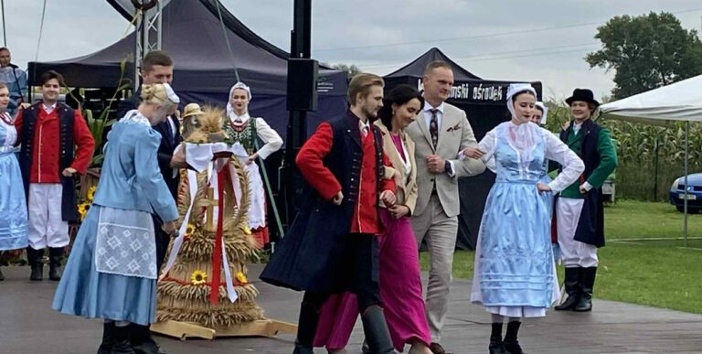 Wyrzeka: dożynki mimo deszczu.