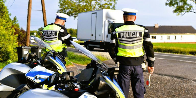 Wypadek i pijany kierowca. Pracowity weekend dla mundurowych