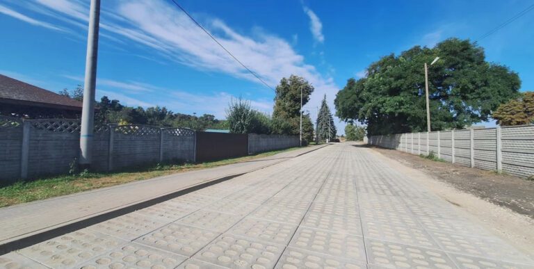 Książ Wlkp.: 125 m z płyt JOMB w Łężku