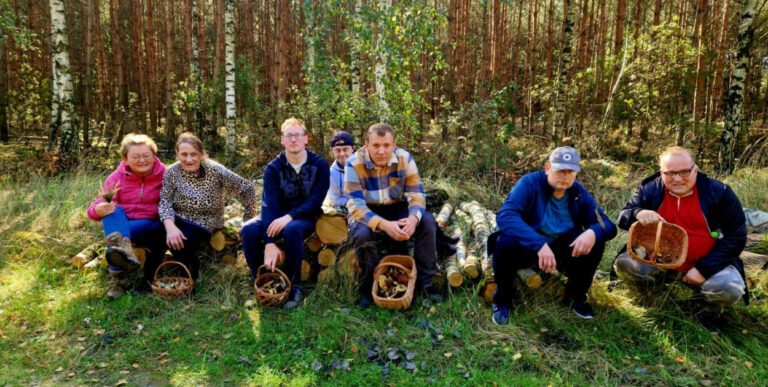 Śrem: WTZ na grzybobraniu. Udane wyjście do lasu