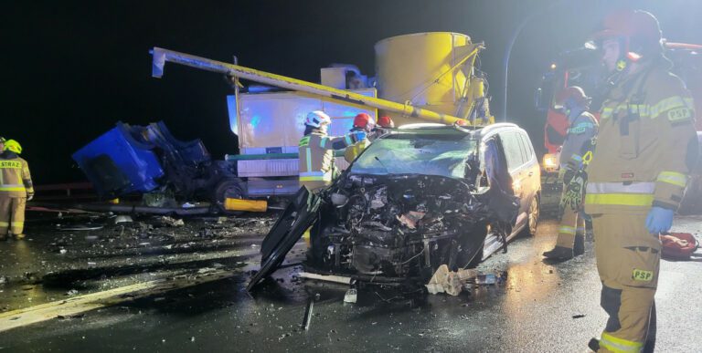 Wypadek na obwodnicy Śremu: pięć osób, w tym dziecko, w szpitalu