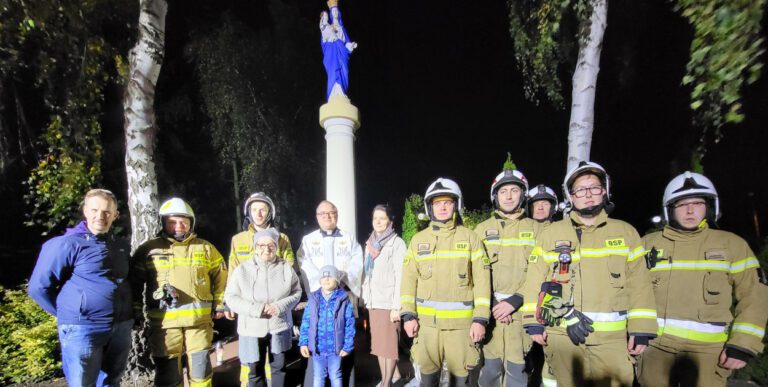 Chrząstowo: odnowiona figura Matki Bożej — oddolna inicjatywa mieszkańców zwieńczona poświęceniem