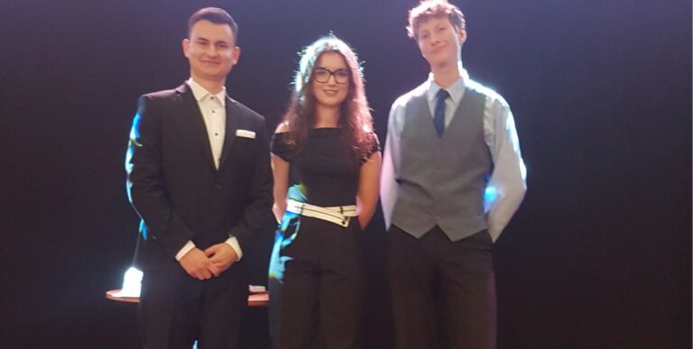 Złoci absolwenci LO w Śremie – wyjątkowe wyróżnienia dla trójki maturzystów