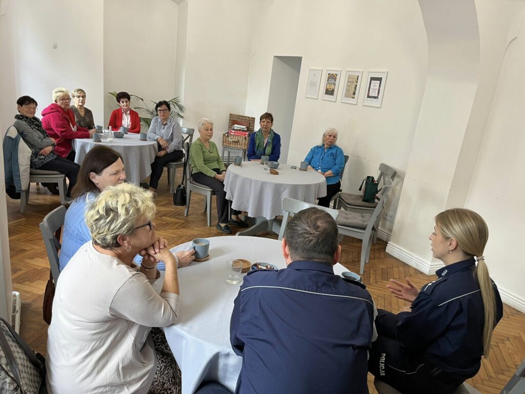 Policja szkoli seniorów w kampanii „Świadomy senior – bezpieczny senior”