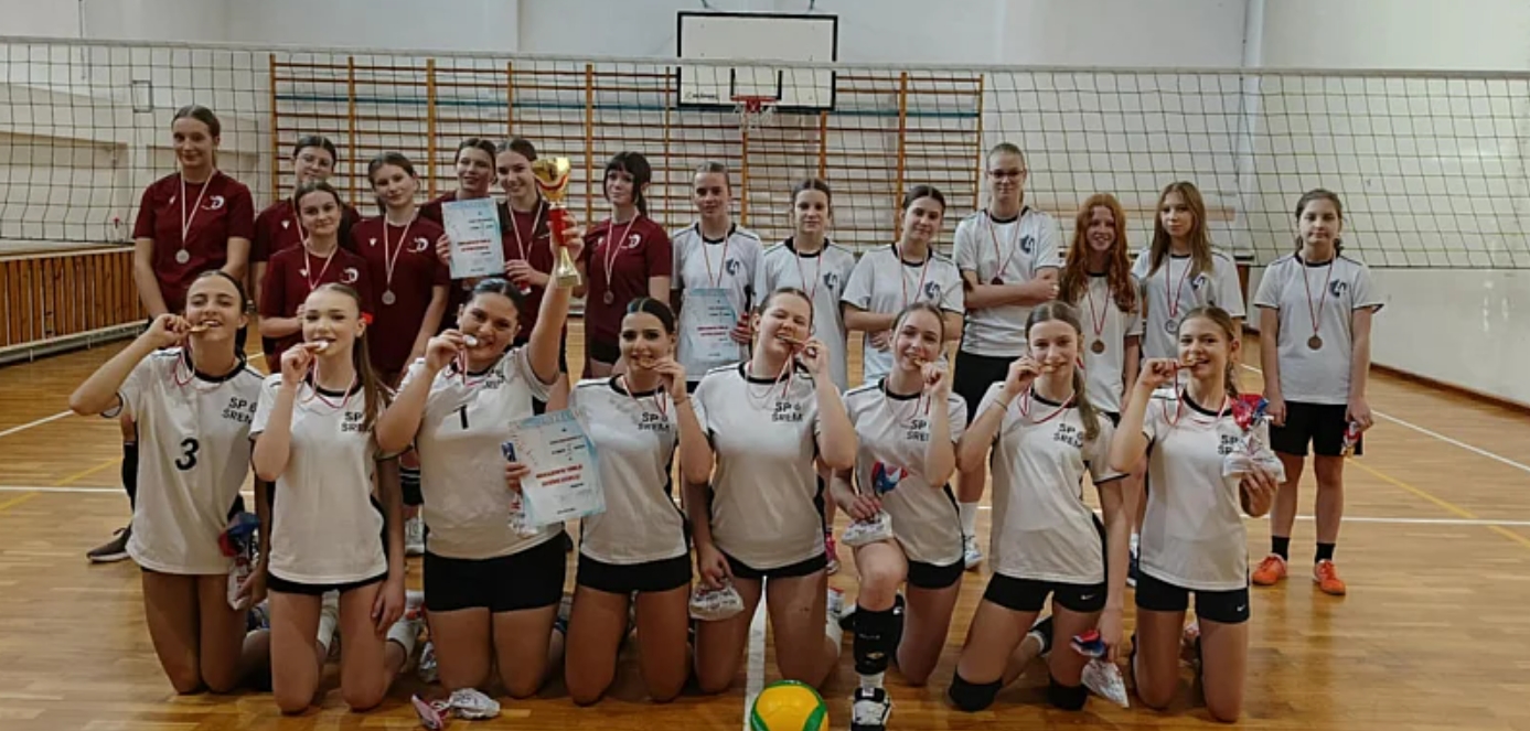 Mikołajkowe emocje pod siatką. Puchar został w „Szóstce”